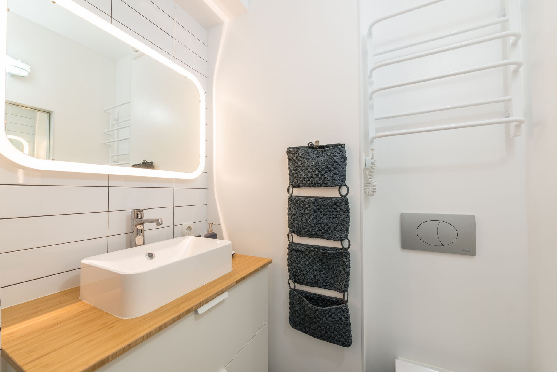 Organizer voor onder de wastafel — voorbeeldfoto ter illustratie