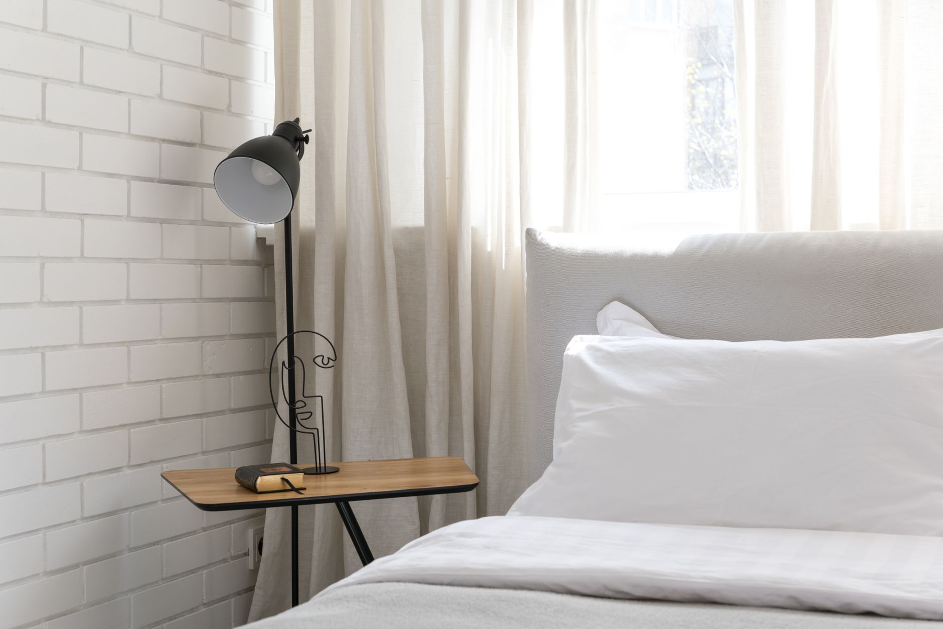 Rustige, minimalistische ruimte — illustratie bij "Stappenplan: rust in huis"
